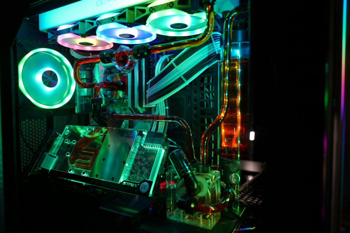 Immersive Curved Glass Design: A Look at the darkFlash DS900G ARGB Case and Fractal Design Epoch Series